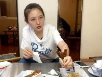 脆皮烤肉小姐姐,美味诱惑，舌尖上的风情演绎